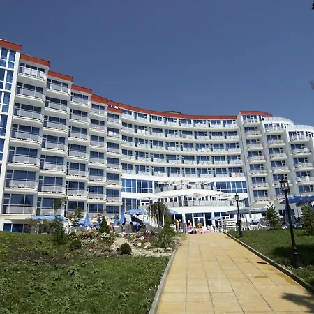 Хотел Aqua Azur 4*